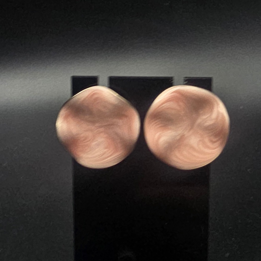 Avon 1985 Pearlized Earrings Peach Enamel Swirl Round Pierced Vintage 1980s